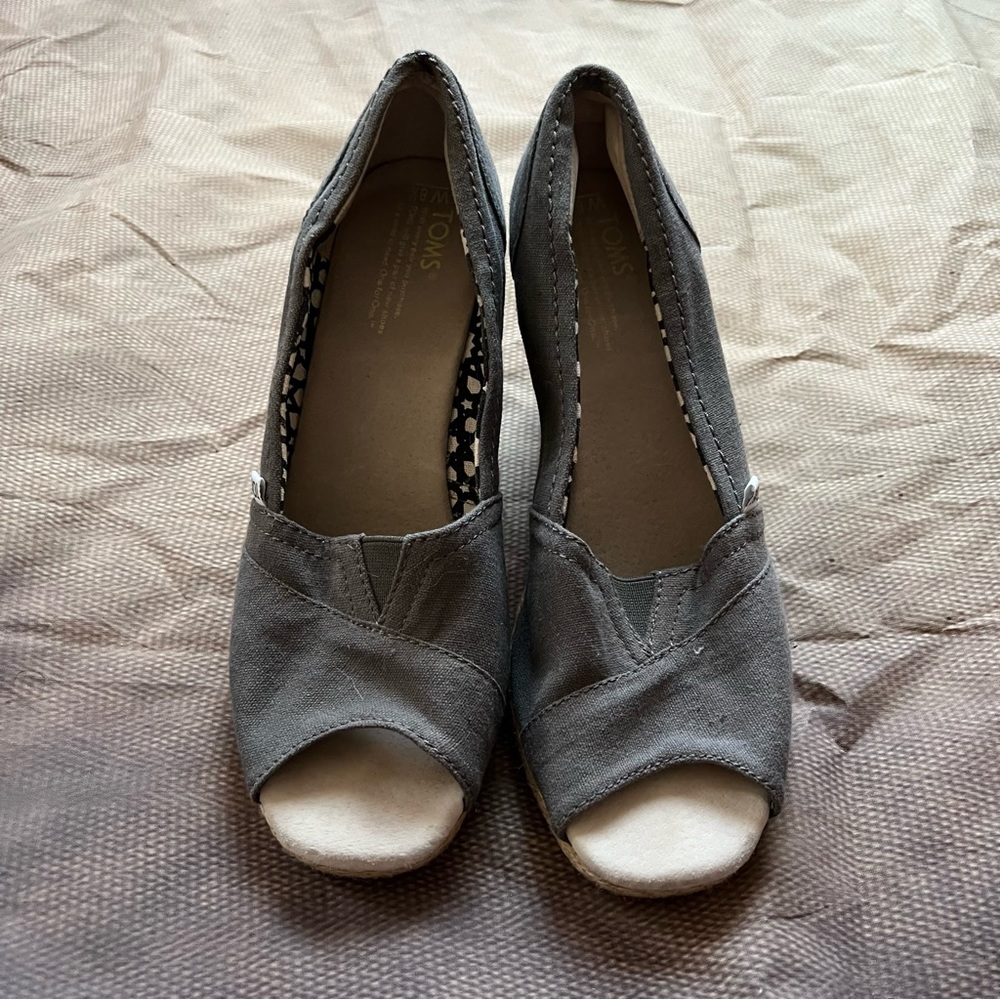 Toms Shoes - Picture 2 of 8